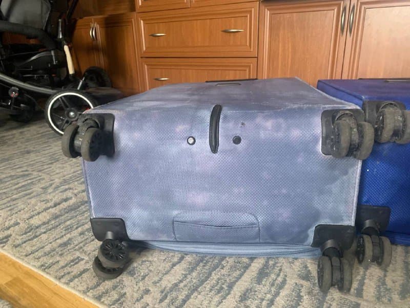 Два больших чемодана фирмы Тесла 9