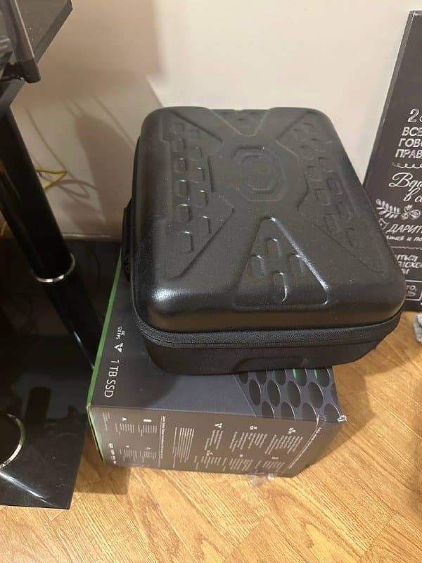 Xbox series X с коробкой и кейсом для переноски