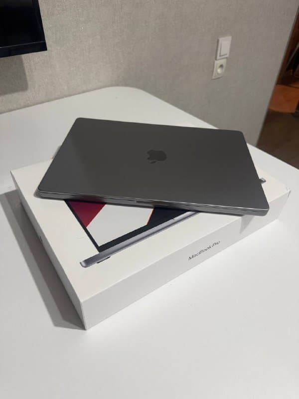 MacBook Pro 16 дюймов Apple M1 Pro 16 GB 512 GB 4