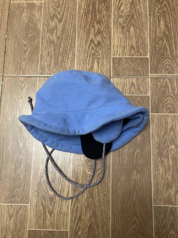 гантели 3 кг, двухсторонние шарфы, флисовая шляпа, массажер для шеи, учебники по английскому 6