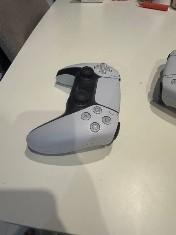 2 геймпада PS5 1 ревизия 4