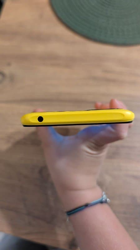 Телефон Poco C40