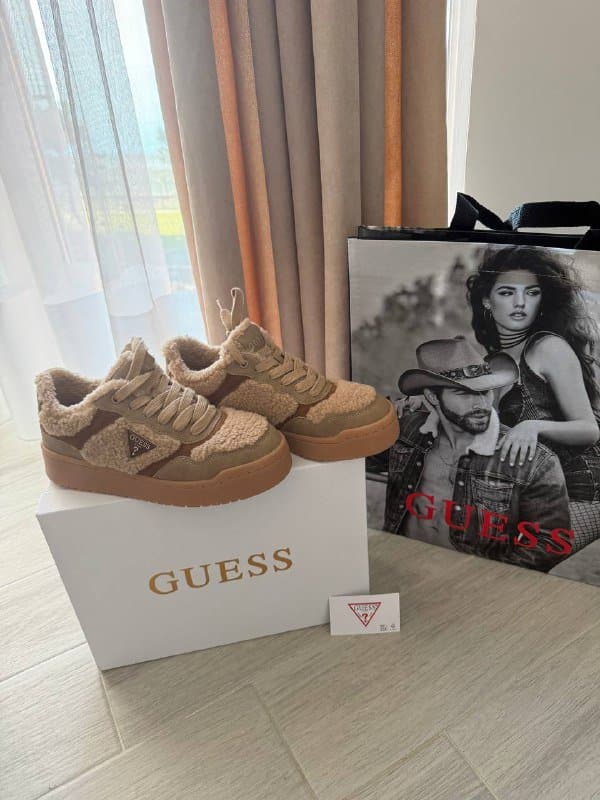 Кроссовки Guess женские, размер 36