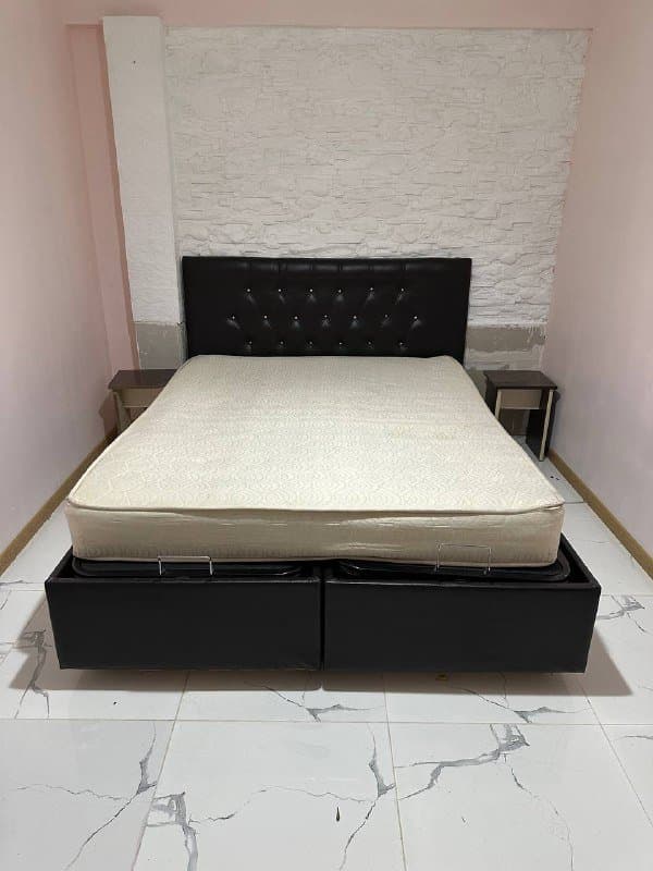 Кровать без матраса 160x200