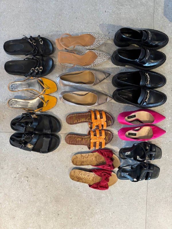 Женская обувь разных моделей черная и цветная