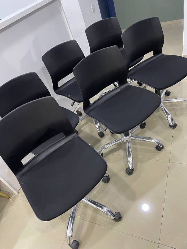 Офисные компьютерные стулья 6 шт