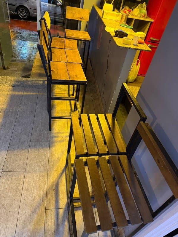 Барные стулья, телевизоры Neos и Grundig 3