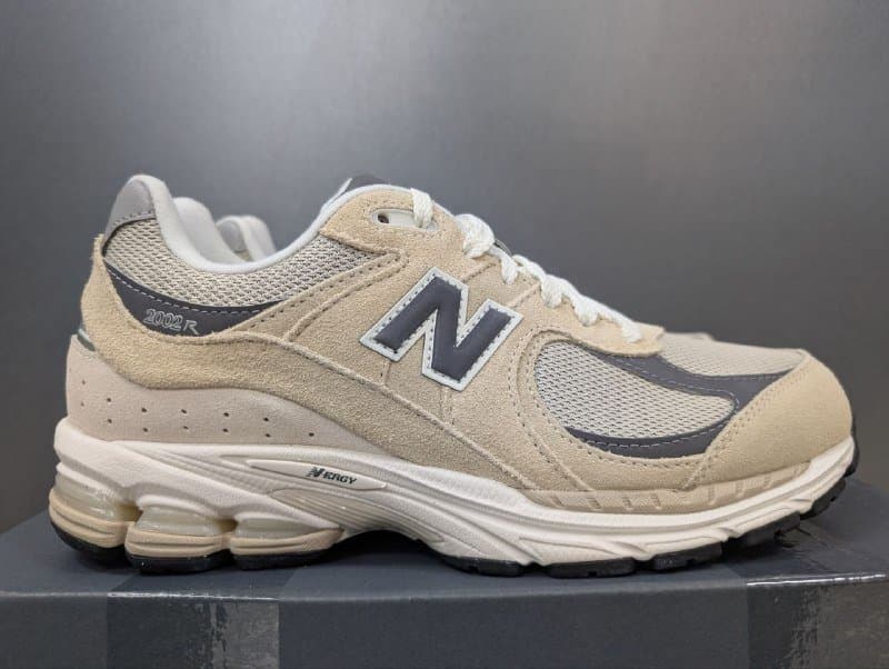 Новые кроссовки 40 размер