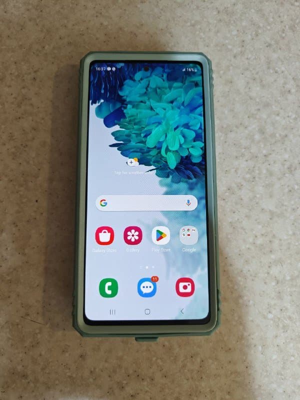 Телефон Samsung s20FE, йога мат, электронная сигарета Voopoo DRAG X2