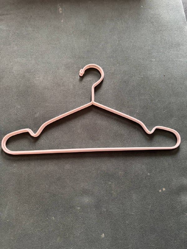 Вешалки (плечики) для одежды пластиковые и металлические