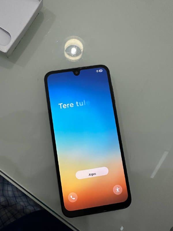 Новый телефон Samsung с зарядным устройством и коробкой 1