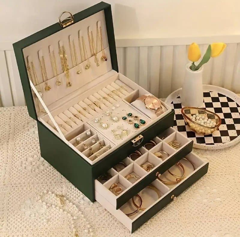 Шкатулка для украшений с замком и ключиком 2