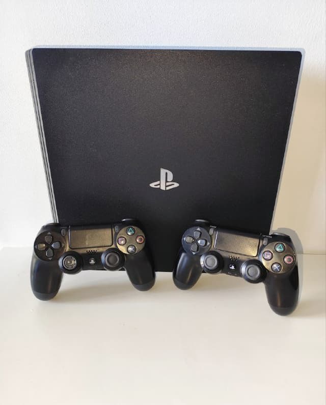 PlayStation 4 Pro 1TB, 2 геймпада, игры