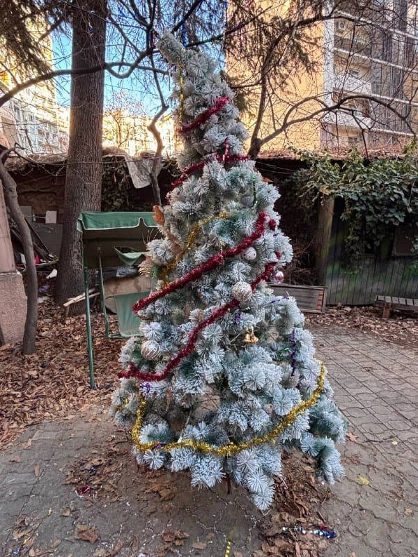 Елка с украшениями 1