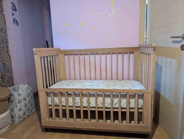 Бар, кроватка с матрасом