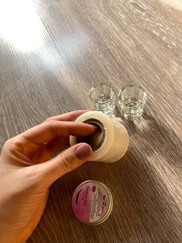 Пинцет для бровей, емкости, пленка, паста, заколочка 4