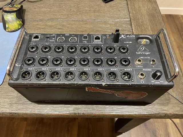 Микшерный Пульт Behringer XR18