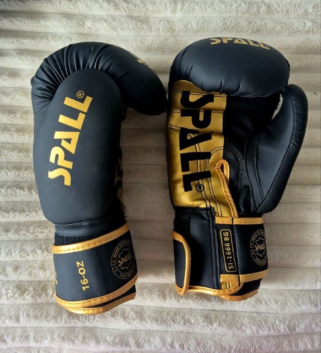 Боксерские перчатки 16 oz