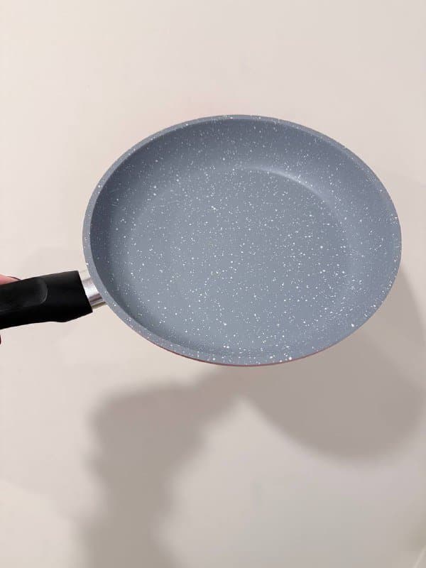 Сковородка диаметром 24 см 1