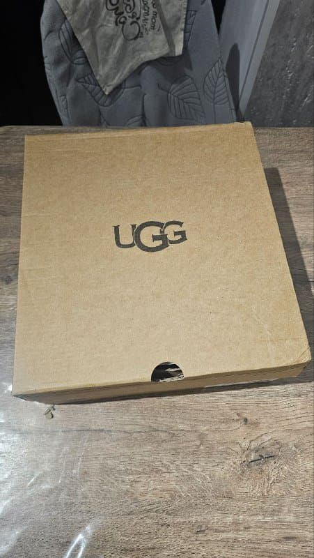 Новые теплые ботинки зимние кроссовки 36 размер 9