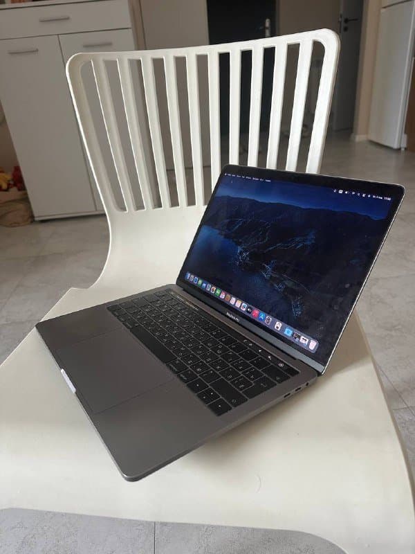 Apple MacBook Pro 13-inch 2017 TouchBar 1
