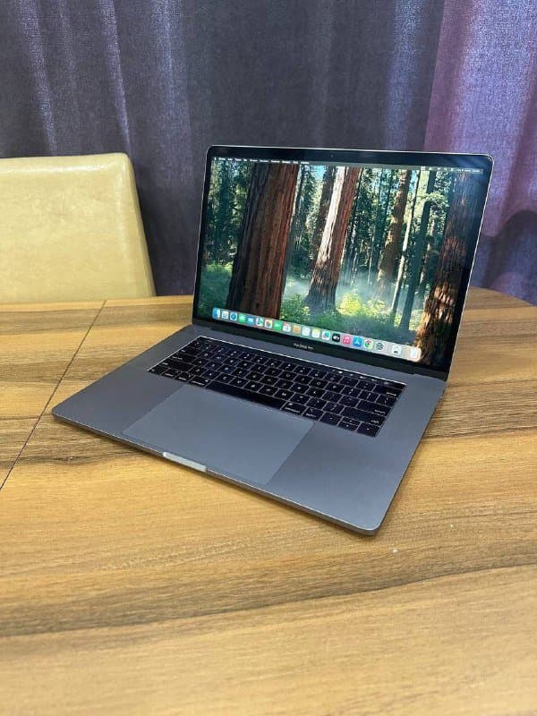 MacBook Pro 15 2018 Core i9 32GB 1TB RX 560X