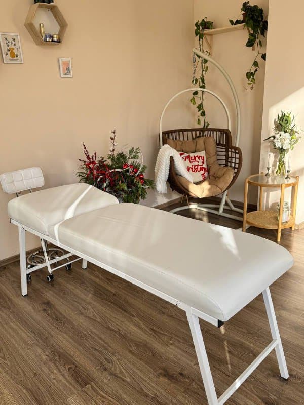 Профессиональные кушетки для косметолога и лешмейкера 1