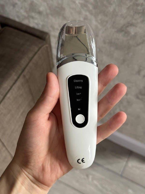 устройство для очищения лица, духи, помада, лак, расческа-брашинг