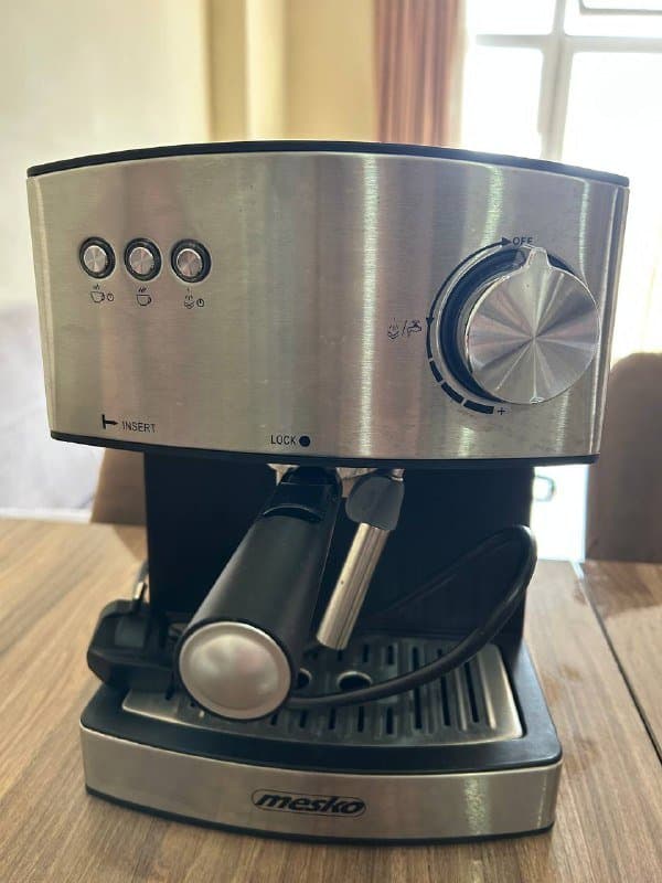 рожковая кофеварка Mesko с капучинатором