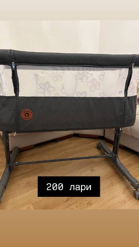 Детская кроватка, молокоотсос, зимняя обувь, кокон, комбинезоны