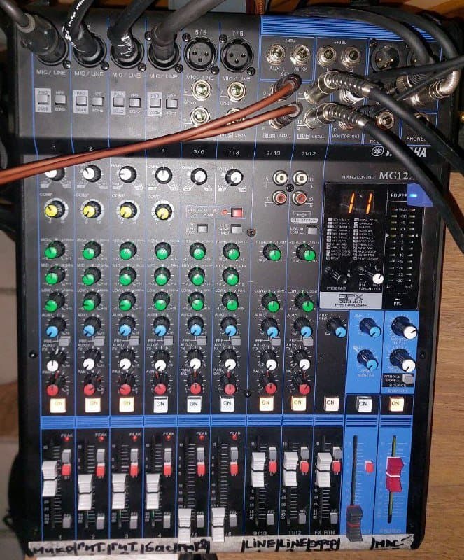 Микшерный пульт Yamaha MG12XU