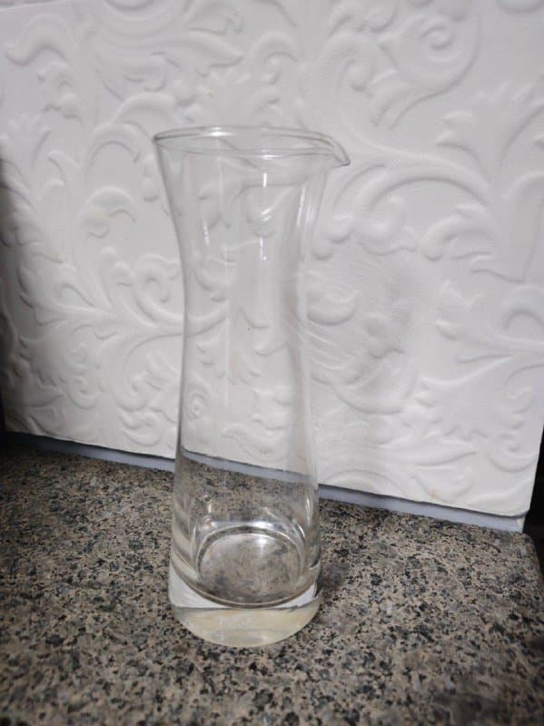 Ваза, вешалки, пледы