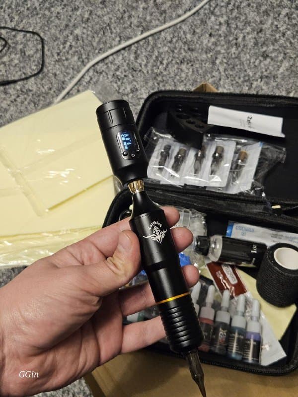 Профессиональная тату машинка на аккумуляторе с аксессуарами