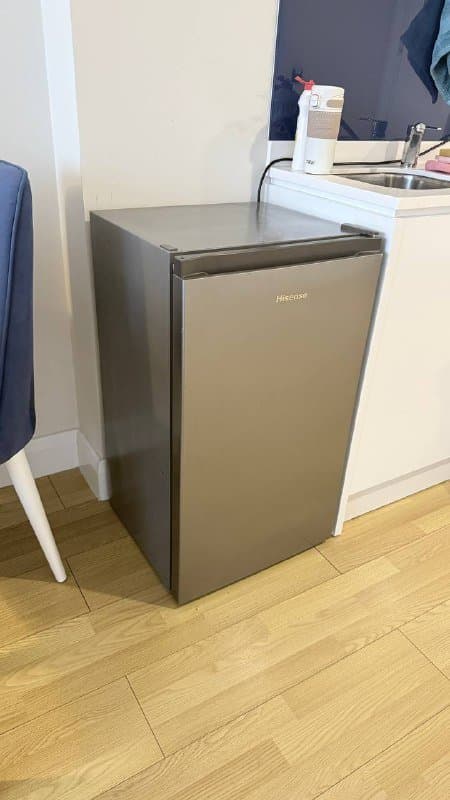 Холодильник Hisense маленький 1