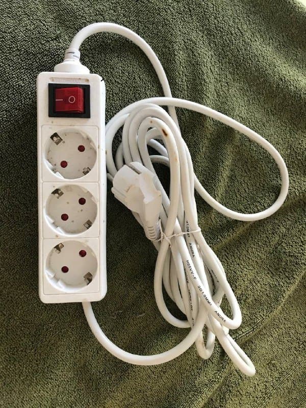 Удлинитель, женская куртка, мужская куртка, гриль бутербродница, кремы, вязаный джемпер, электрочайник, сумочка