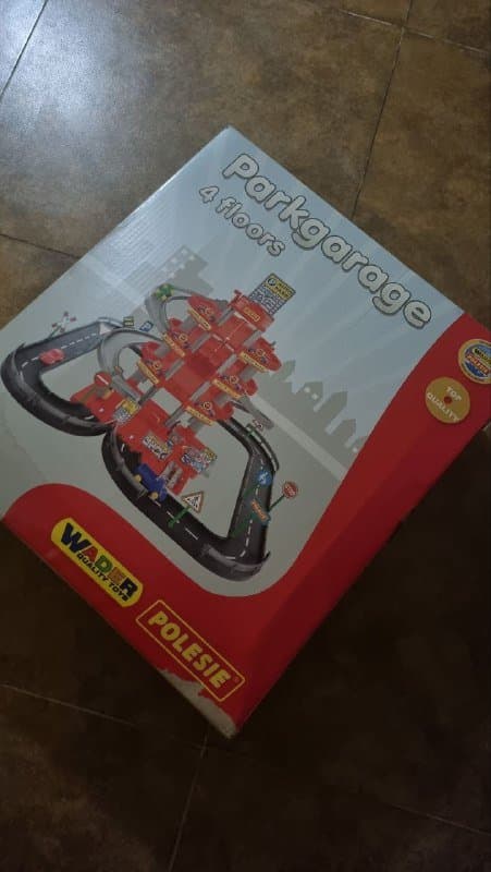 Игровой набор гараж с деталями