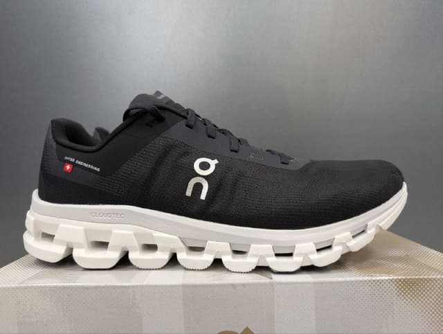 Мужские кроссовки размер 43