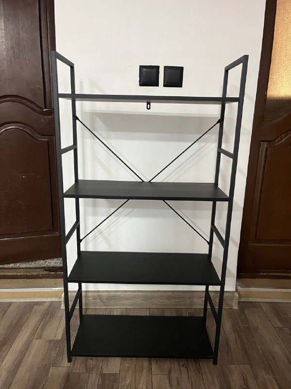 стол уличный стеклянный, морозильная камера, полка, деревянный стол, вешалки 5