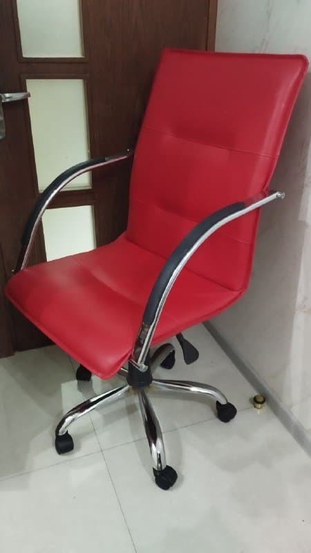 Компьютерное кресло на колёсиках 2