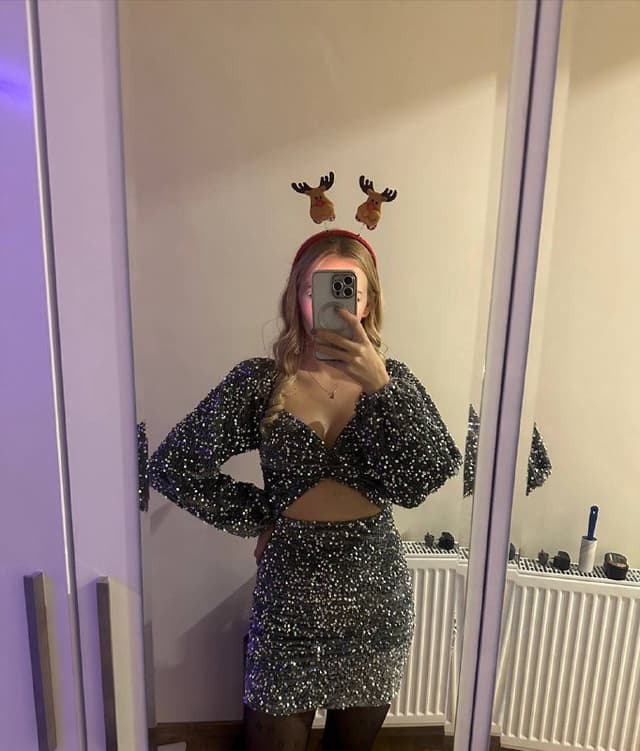 Платье, рубашка, ветровка, худи, перчатки, костюм, сапоги, кроссовки