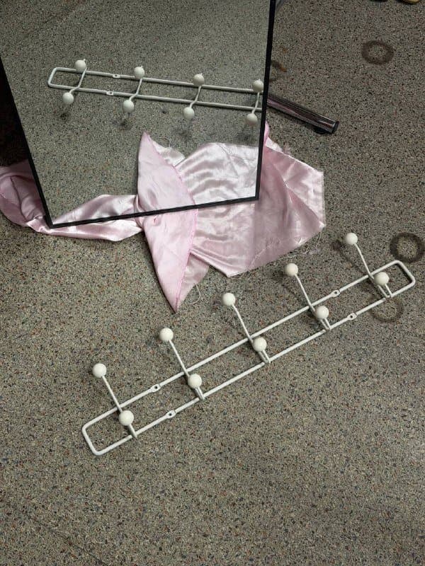 Два больших зеркала с небольшим сколом 2