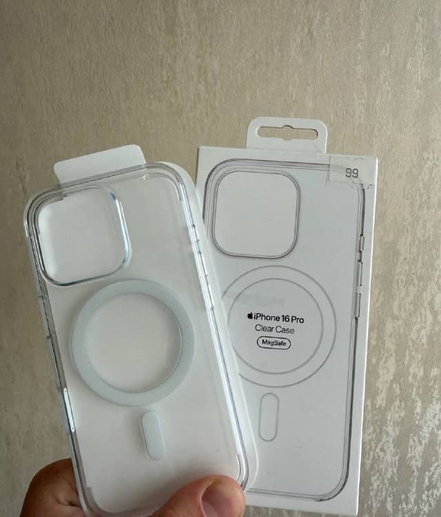 Оригинальный кейс на iPhone 16 Pro