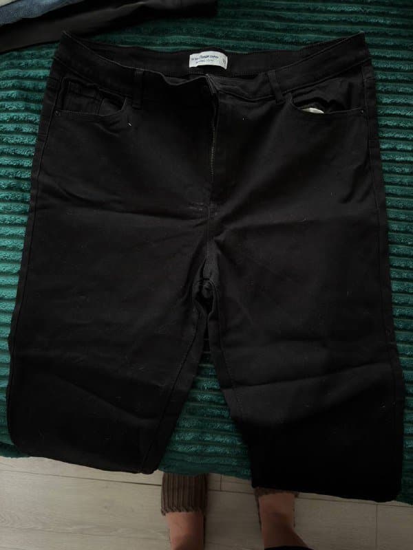 Электромассажёр, шёлковый костюм, джинсы, юбки, рубашка, утягивающие шорты, сумочки, очки 6