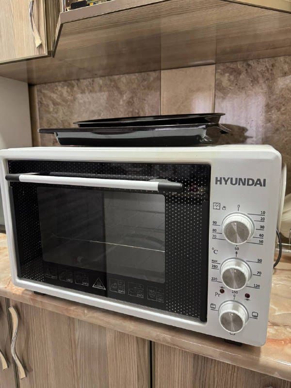 Духовка с противнями