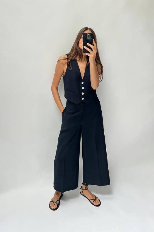 костюм ZARA, кардиган и юбка MERINO WOOL, костюм ZARA жилетка и брюки, котоновая водолазка ZARA, гетры Nike Barcelona 4