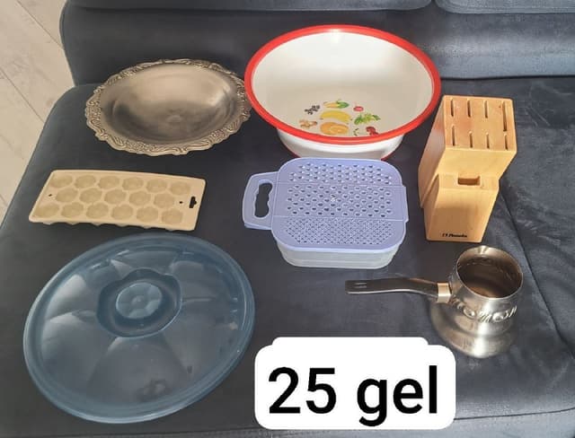 Тёрка, кофеварка, подставка для ножей, ваза и миска для фруктов