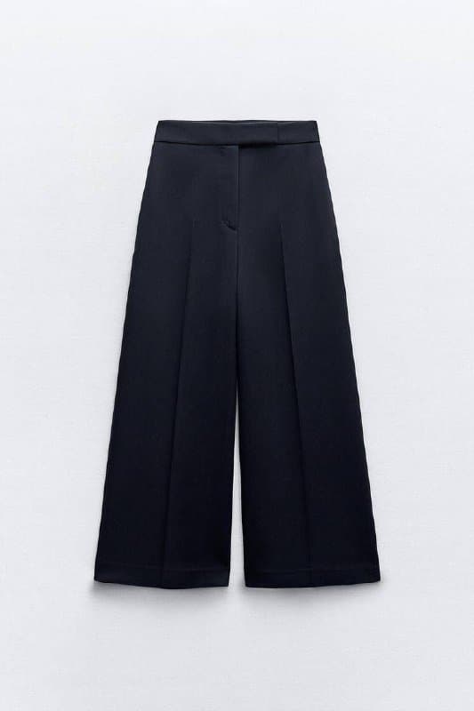 костюм ZARA, кардиган и юбка MERINO WOOL, костюм ZARA жилетка и брюки, котоновая водолазка ZARA, гетры Nike Barcelona 5