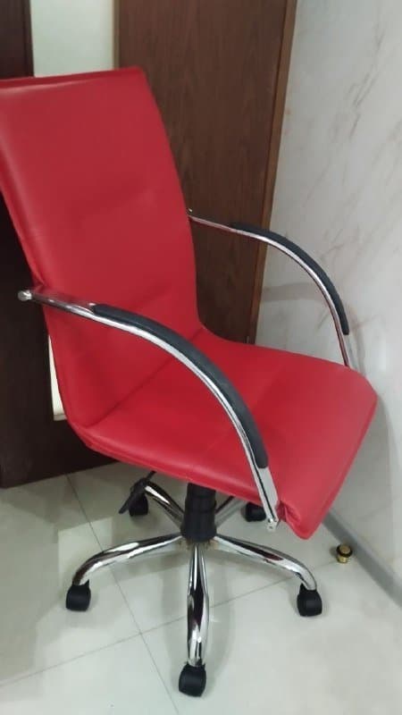 Компьютерное кресло на колёсиках 4