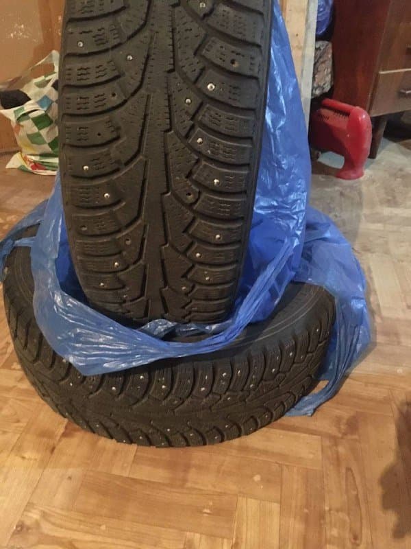 Зимние шипованные шины 4 штуки 1