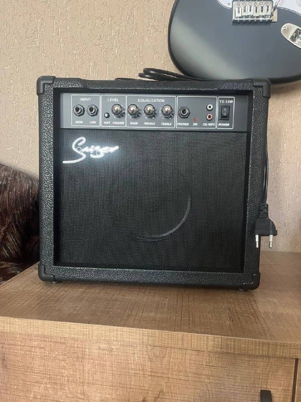 Электрогитара, комбоусилитель, чехол, кабель, медиаторы